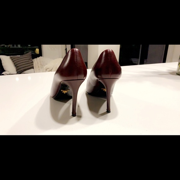 Prada Burgundy Pump. Good Condition. Size 38. - Picture 4 of 5